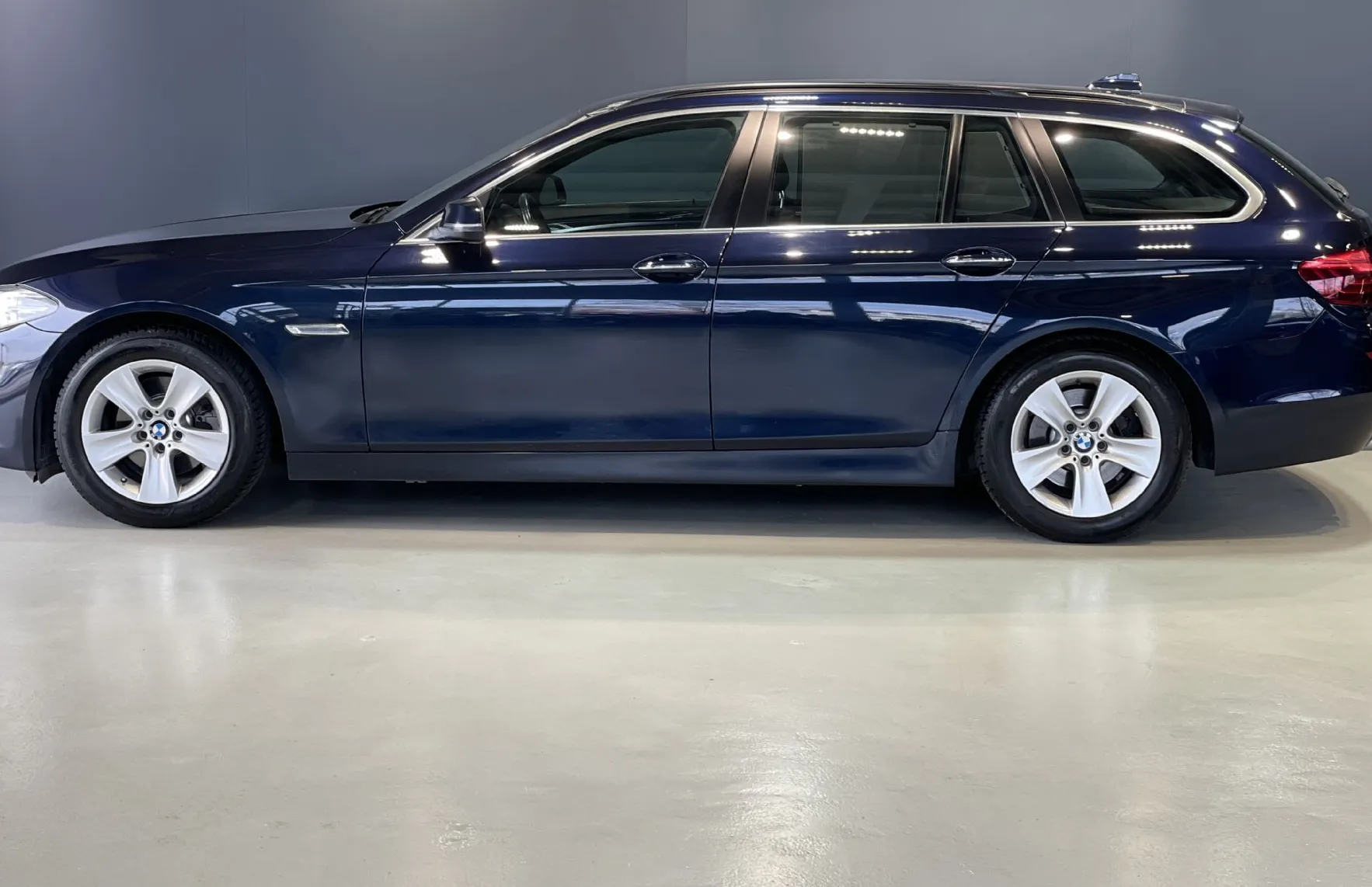 Zunanja slika - BMW Serija 5 - Touring: NAVIGACIJA-TEMPOMAT-PARK SENZORJI-LED-GRETJE SE - 5