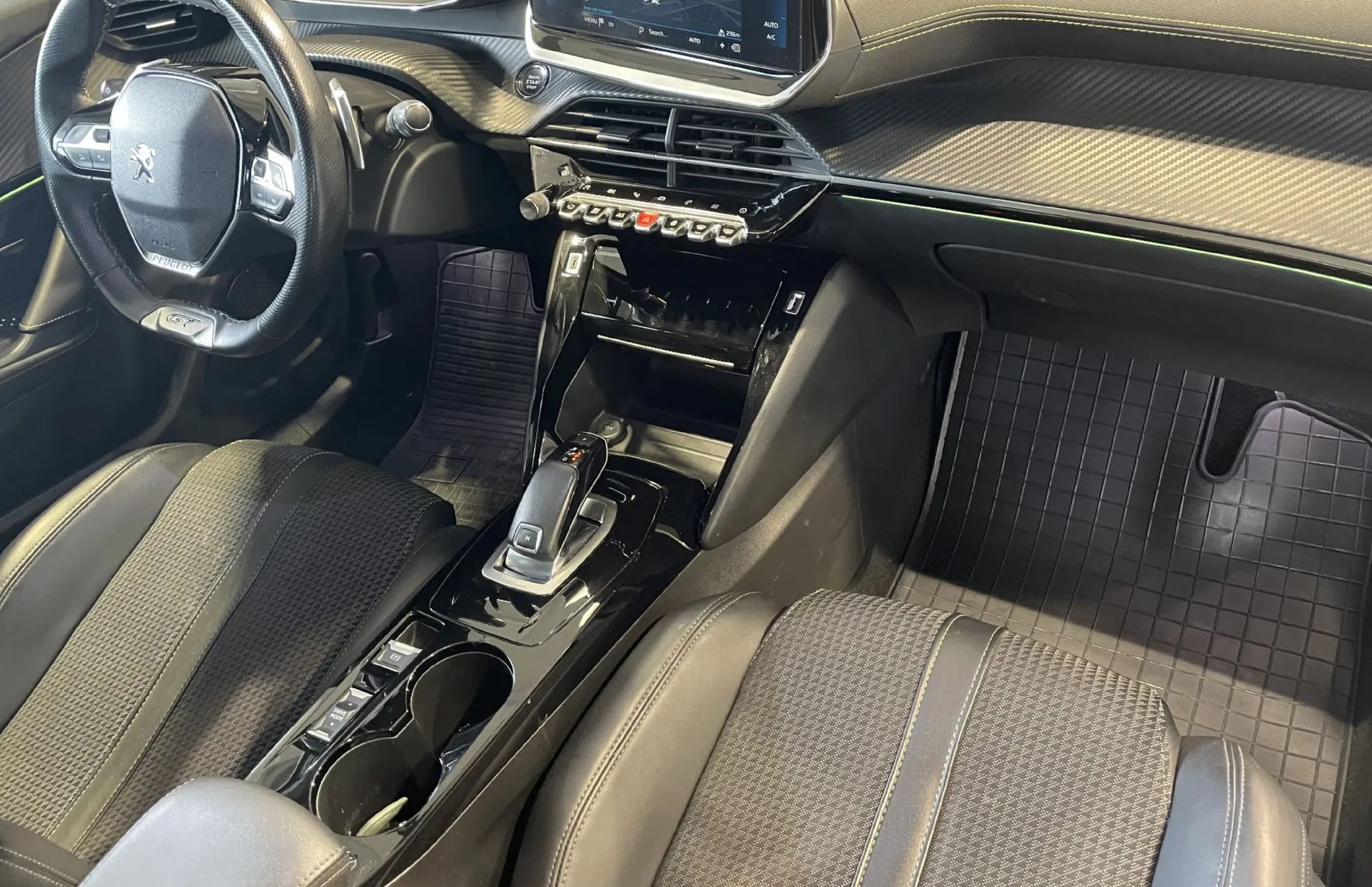 Zunanja slika - Peugeot 2008 - 1.LASTNIK-PANORAMA-NAVIGACIJA-KEYLESS-VIRTUAL-LED - 12