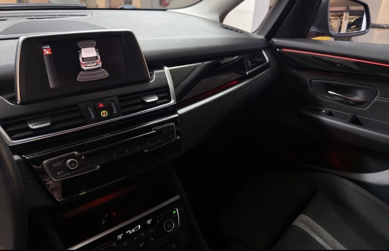 Notranja slika - BMW Serija 2 - Bmw 218d Active Tourer M paket - 7