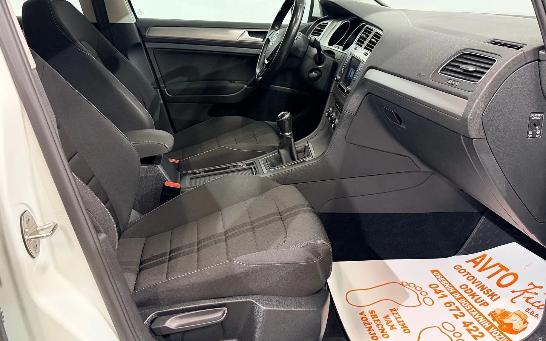 Notranja slika - VW Golf - 2.0 TDI-R-LINE-1.LASTNIK-BI-XENON-LED-TEMP-SLO-PDC - 10