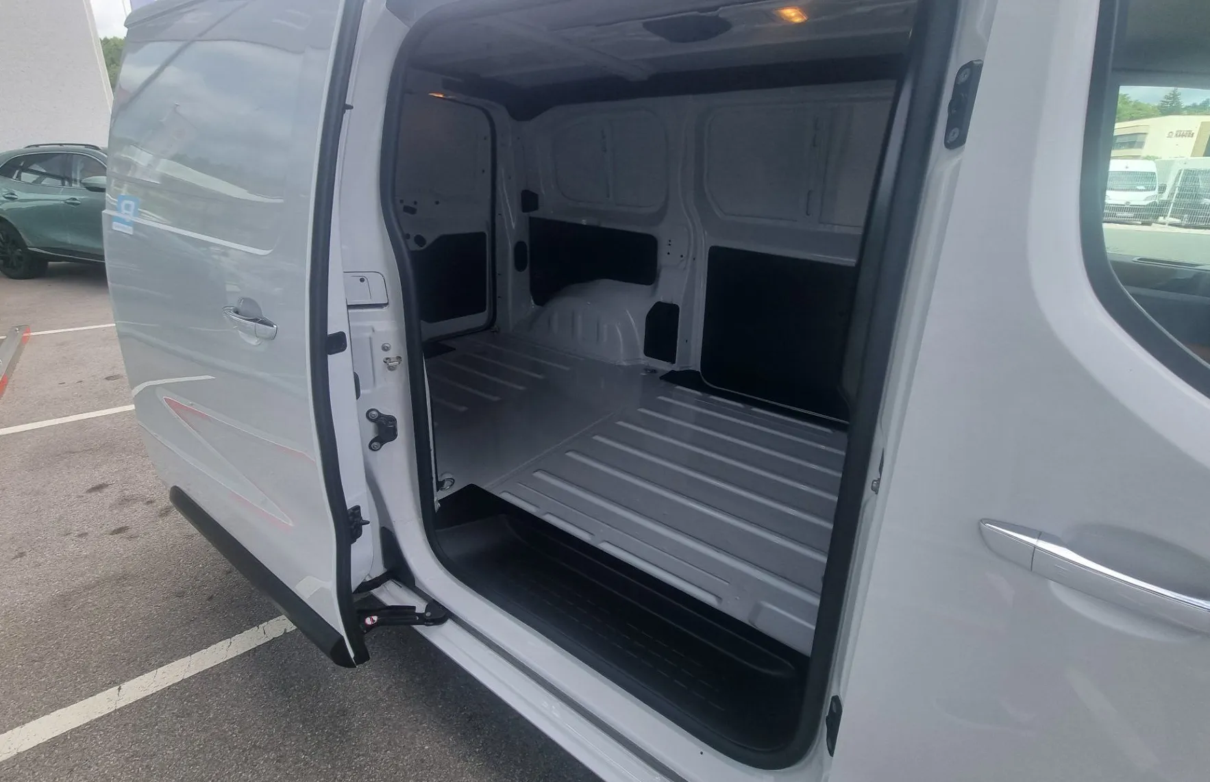 Zunanja slika - Opel Vivaro - EV 100KW L2 - 11
