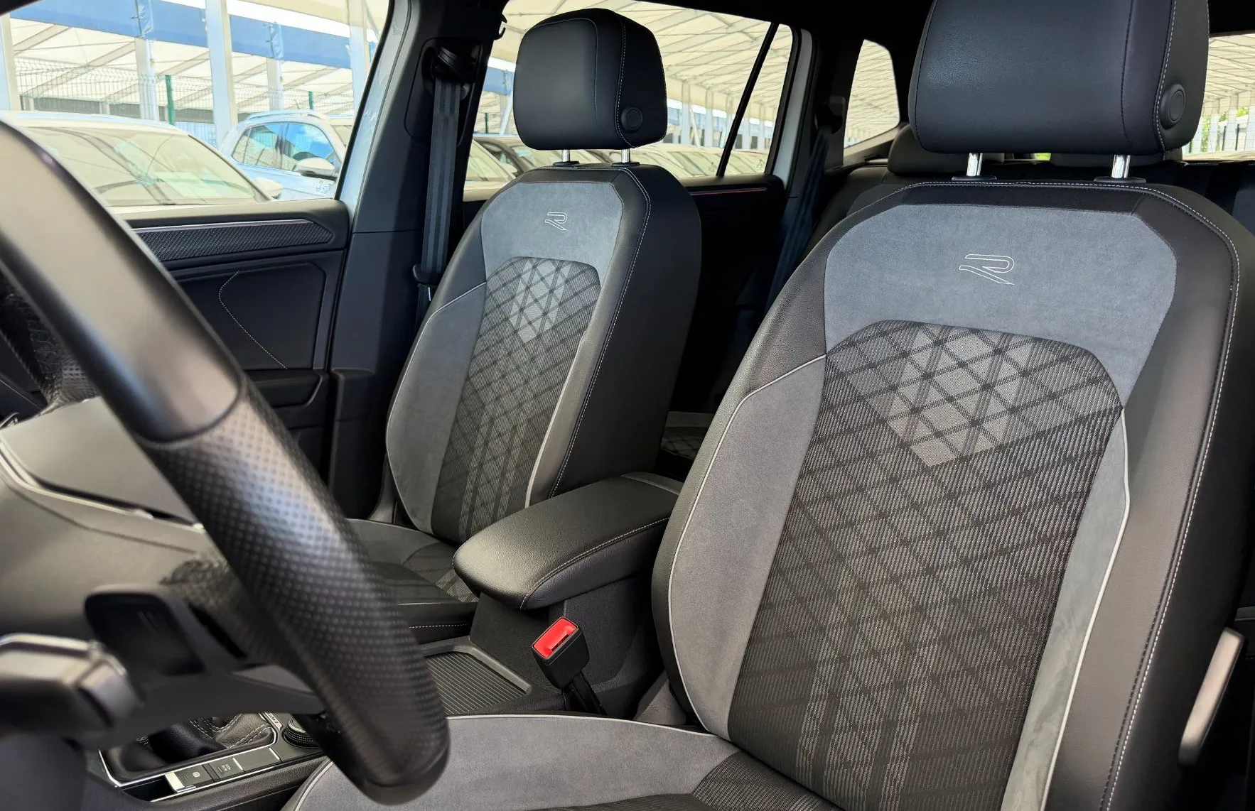 Zunanja slika - Volkswagen Tiguan Allspace - R-LINE 2.0 TDI 4M DSG VL.KLJUKA-MATRIX LED-KAMERA - 9