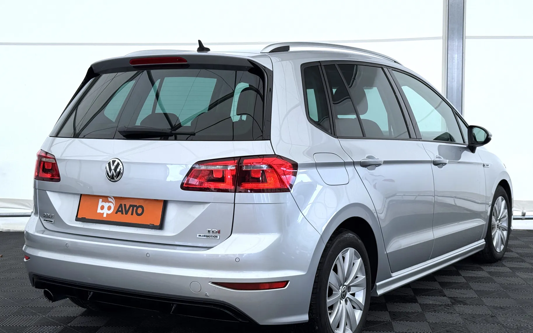 Zunanja slika - Volkswagen Golf - Sportsvan 1,6 TDI BMT R-Line Edition - 5