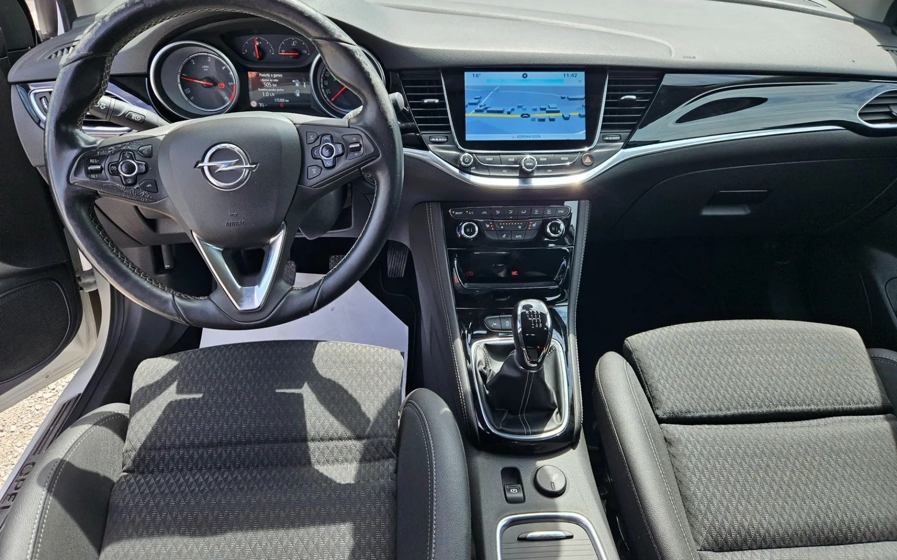 Notranja slika - Opel Astra - Tourer 1.6 CDTI  Innovation 1.LASTNIK SLO NAVI L.. - 8