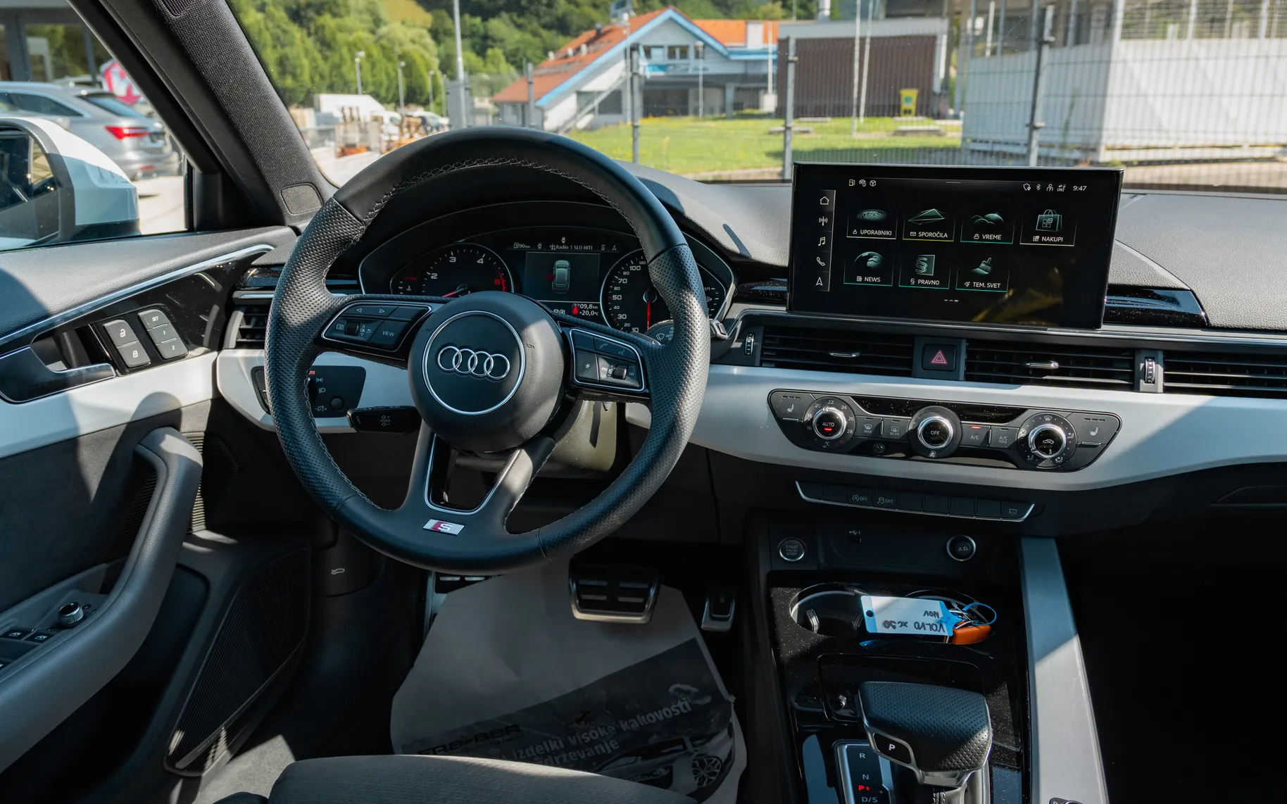 Notranja slika - Audi A4 - Avant quattro 50 TDI S line Tiptronic - 10