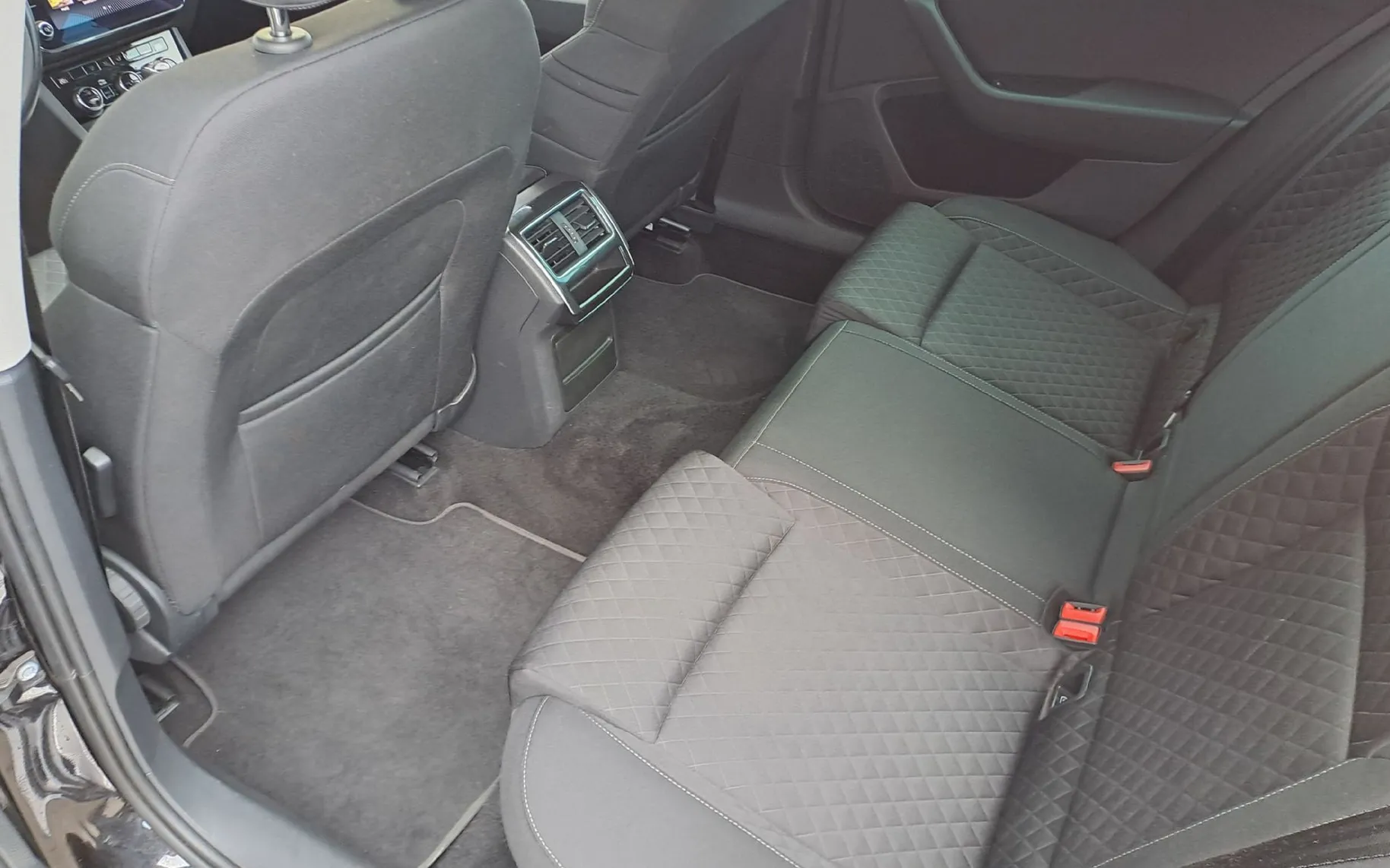 Zunanja slika - Škoda Superb - 1.5 TSI Ambition Combi 110 kW - 9