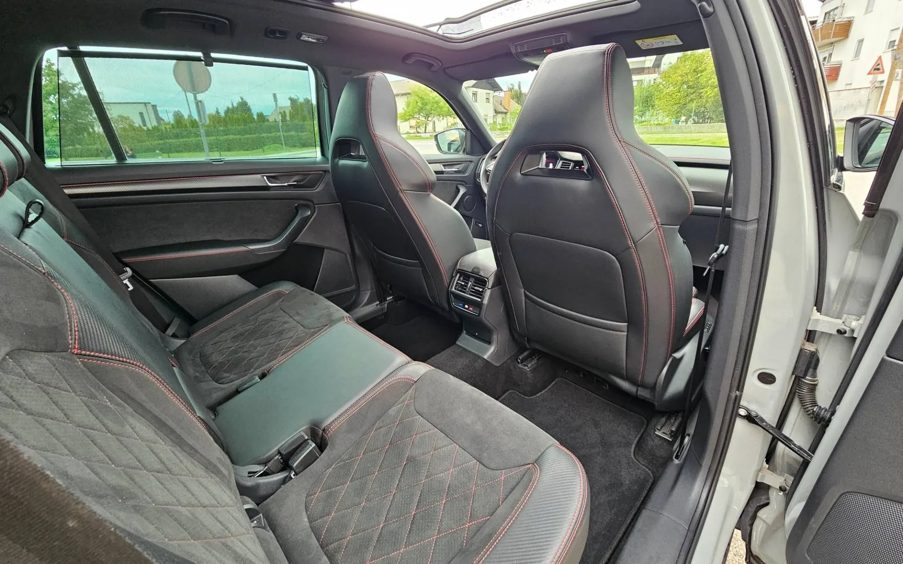 Notranja slika - Škoda Kodiaq - 4x4 2.0 TSI RS DSG |PANORAMA|KLJUKA|KAMERA|NARDO| - 11