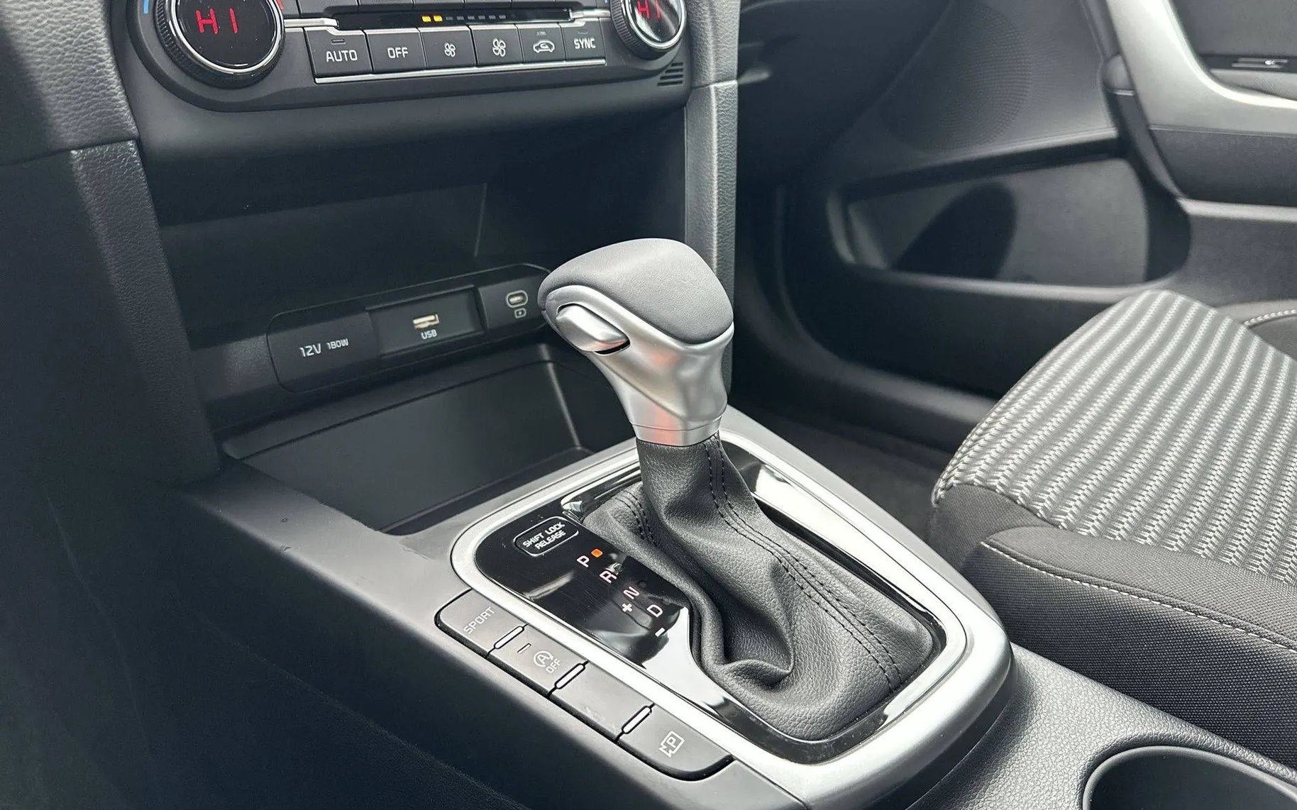 Notranja slika - KIA XCeed - 1.6 T-GDi LX SMART ISG.7DCT - 20