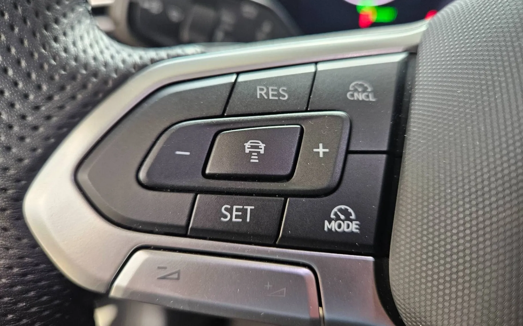 Notranja slika - Volkswagen Passat Variant - 1.5 eTSI BMT 4Joy DSG - 8