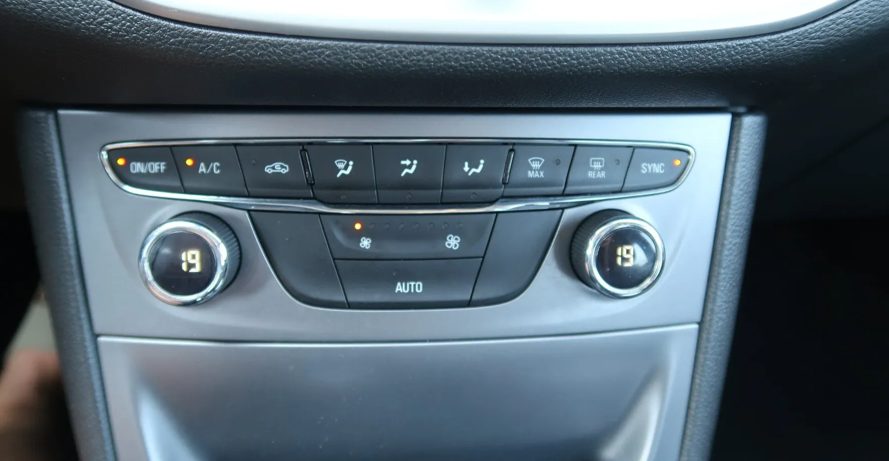 Zunanja slika - Opel Astra - 1.0 ECOTEC TURBO 77KW EDITION-NAVI-PDC-LED - 19
