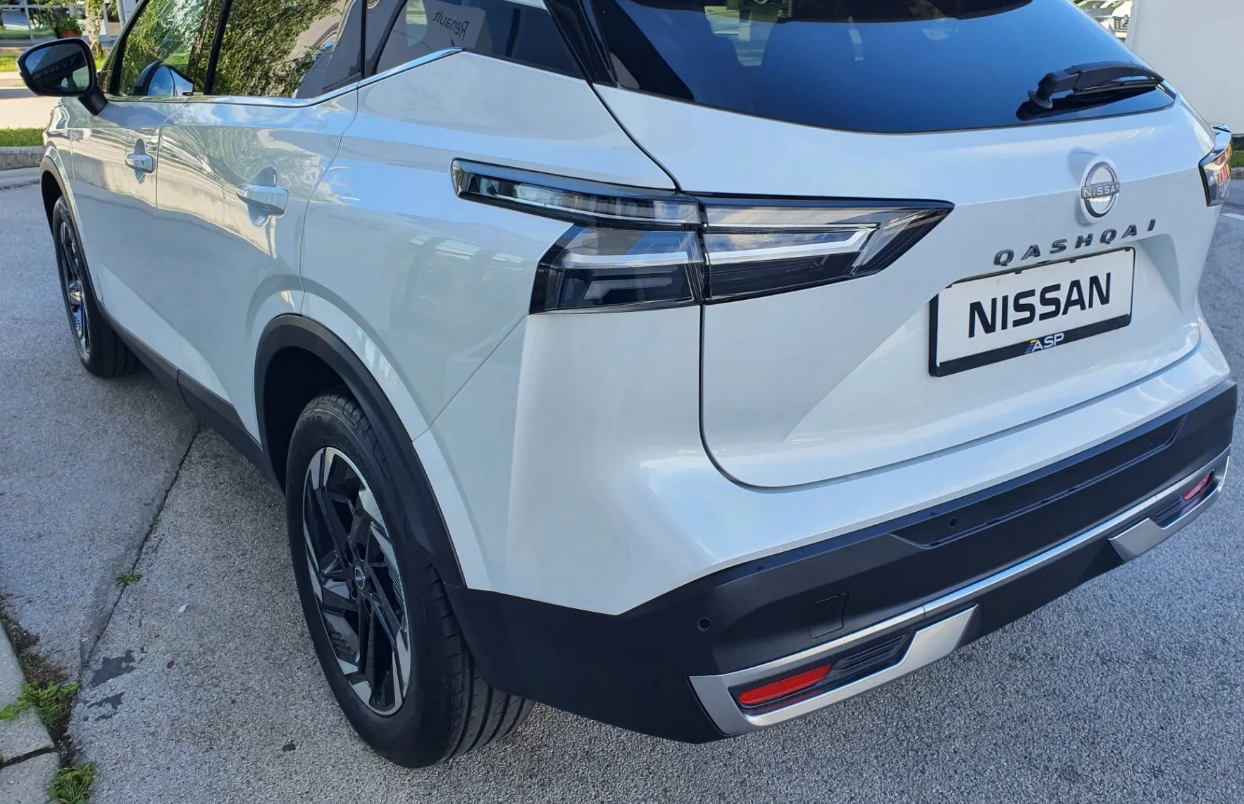 Zunanja slika - Nissan Qashqai - 1.3 DIG-T MHEV N-Connecta X-Tronic - 8