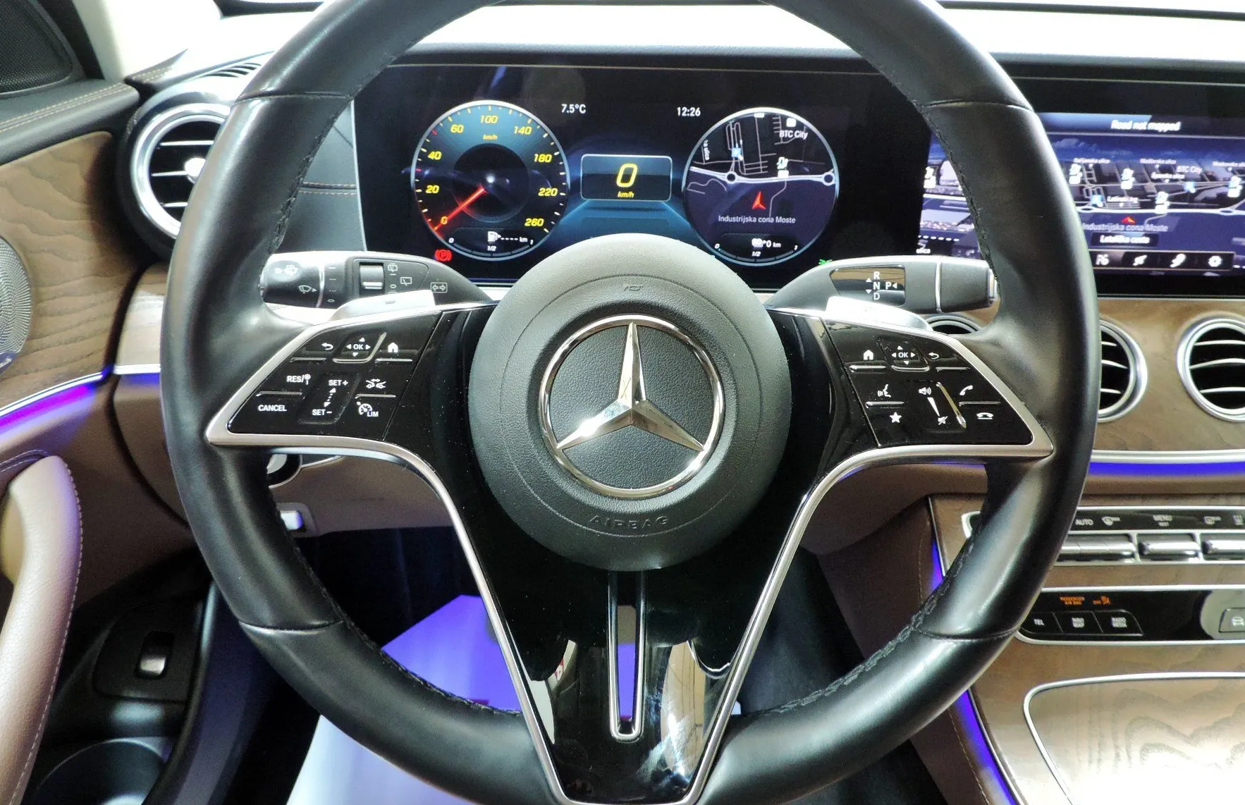 Zunanja slika - Mercedes-Benz E-Razred - E 300 de 4MATIC T  Avt. ACC-360-MRTVI KO - 14
