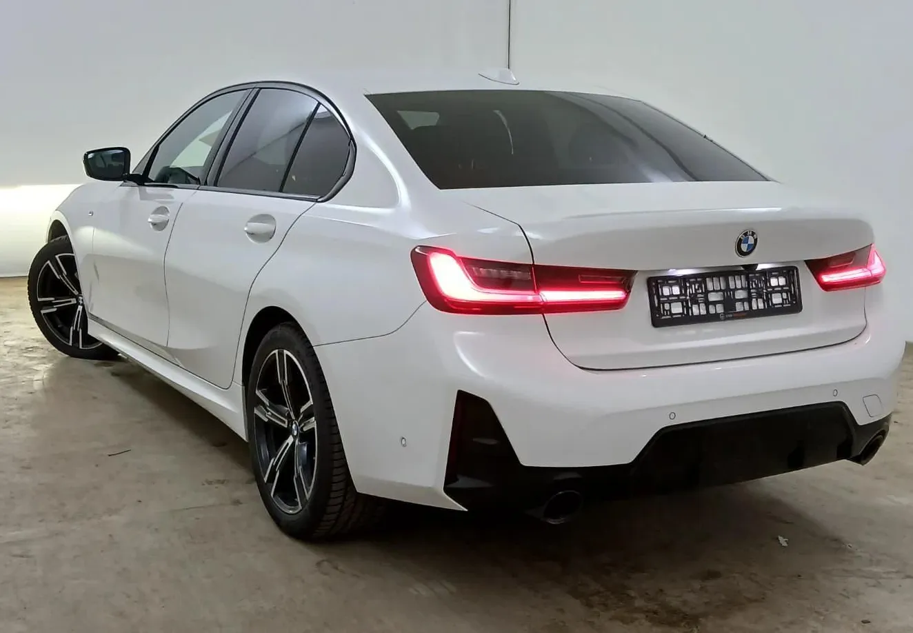 Zunanja slika - BMW Serija 3 - : 320d Avt. MSport-KAMERA-LED-18COL-NAVI- - 3