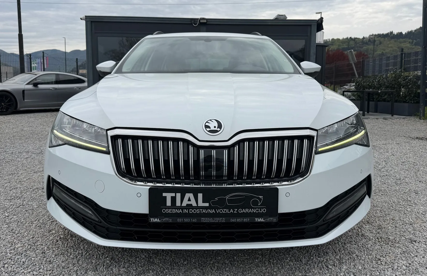 Zunanja slika - Škoda Superb - Combi 2.0 TDI Style-VIRTUL-ACC-VELIK SERVIS-LINE A - 2