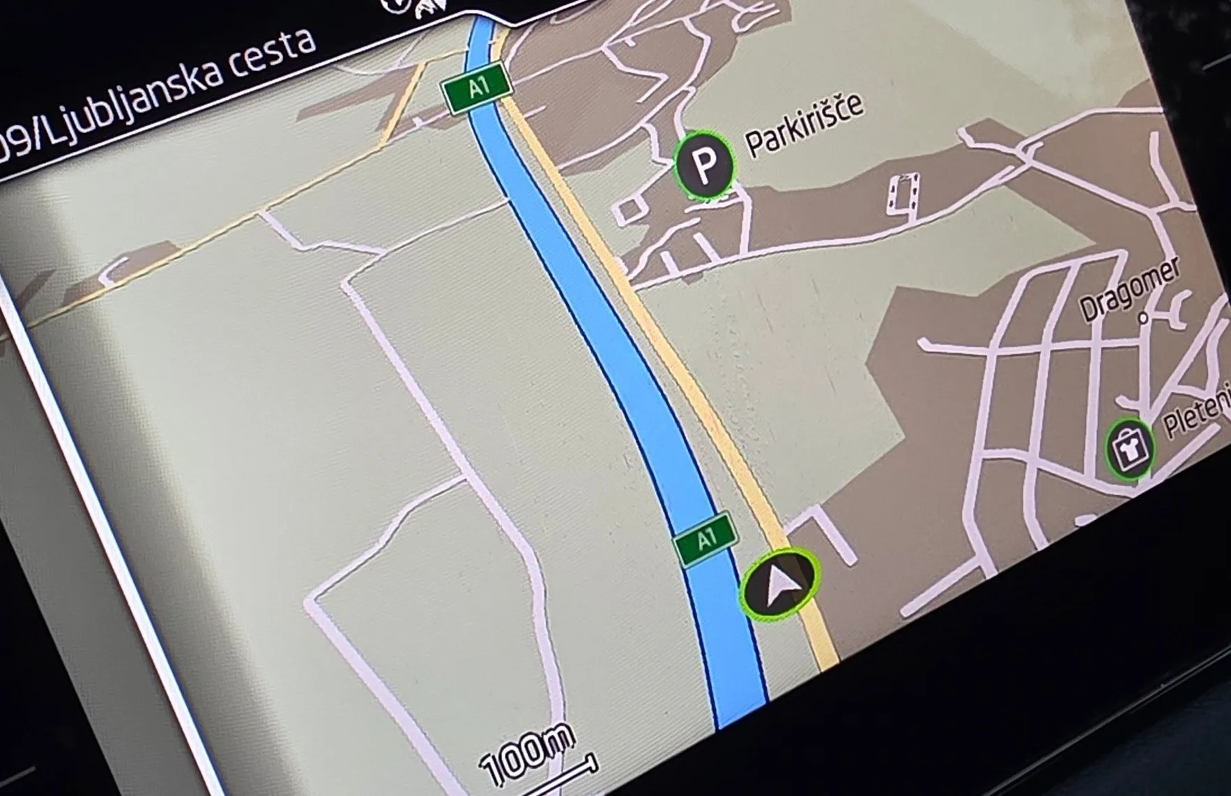 Zunanja slika - Škoda Karoq - 1.0 TSI SPORT LED-KAMERA-NAVI-GRETJE SŽ-1.LASTNIK - 16