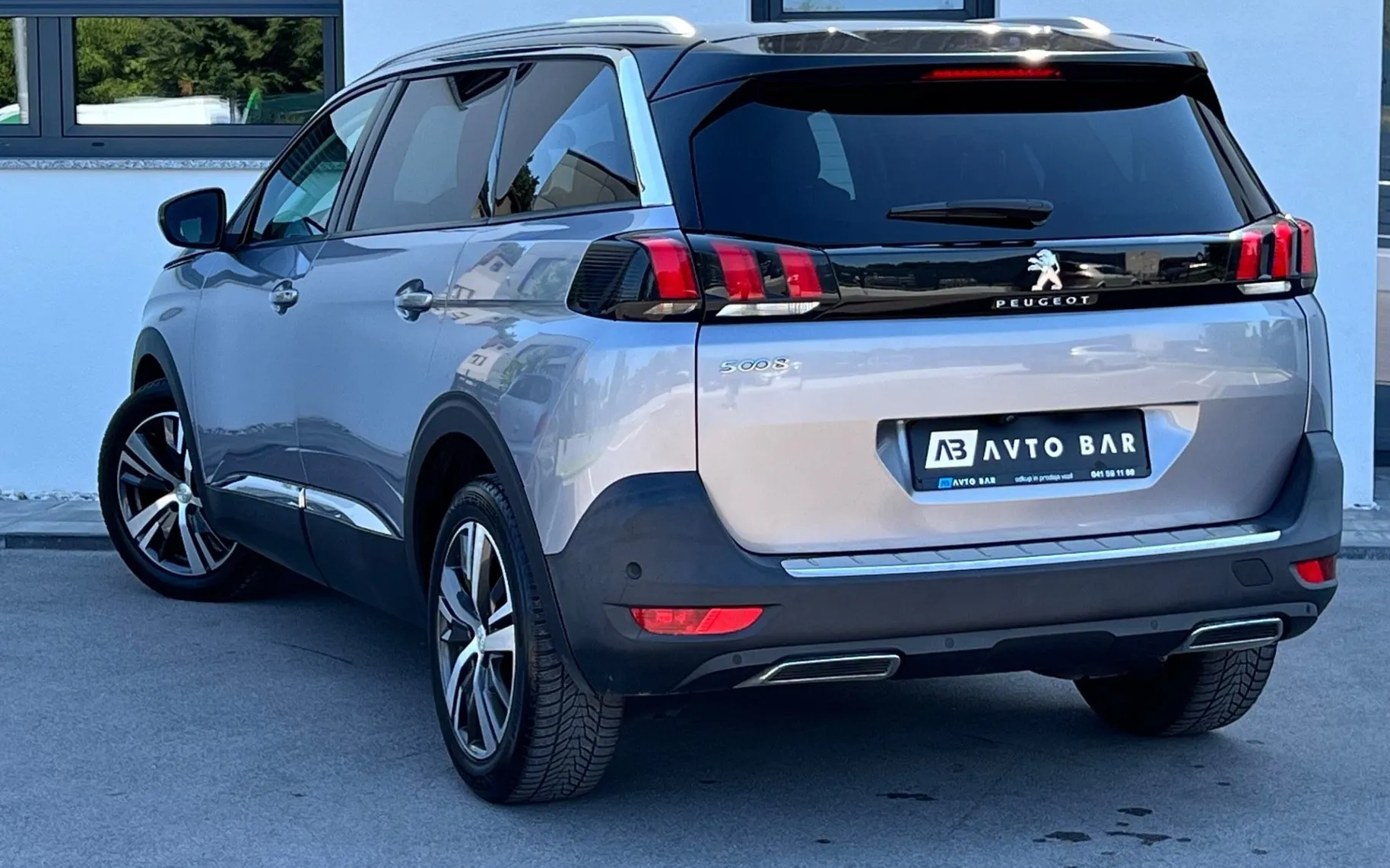 Notranja slika - Peugeot 5008 - ALLURE+SLO+FULL LED+ALU+KEYLESS GO+HI-FI - 8