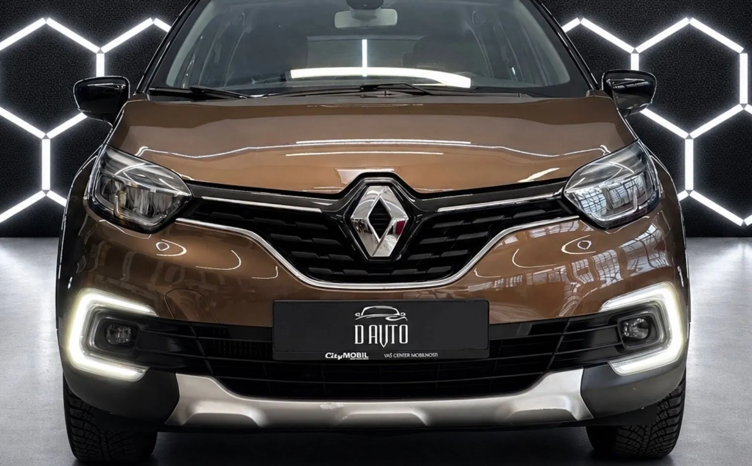 Zunanja slika - Renault Captur - TCe 120 Energy Intens SAMO 53000km-SLO POREKLO - 2