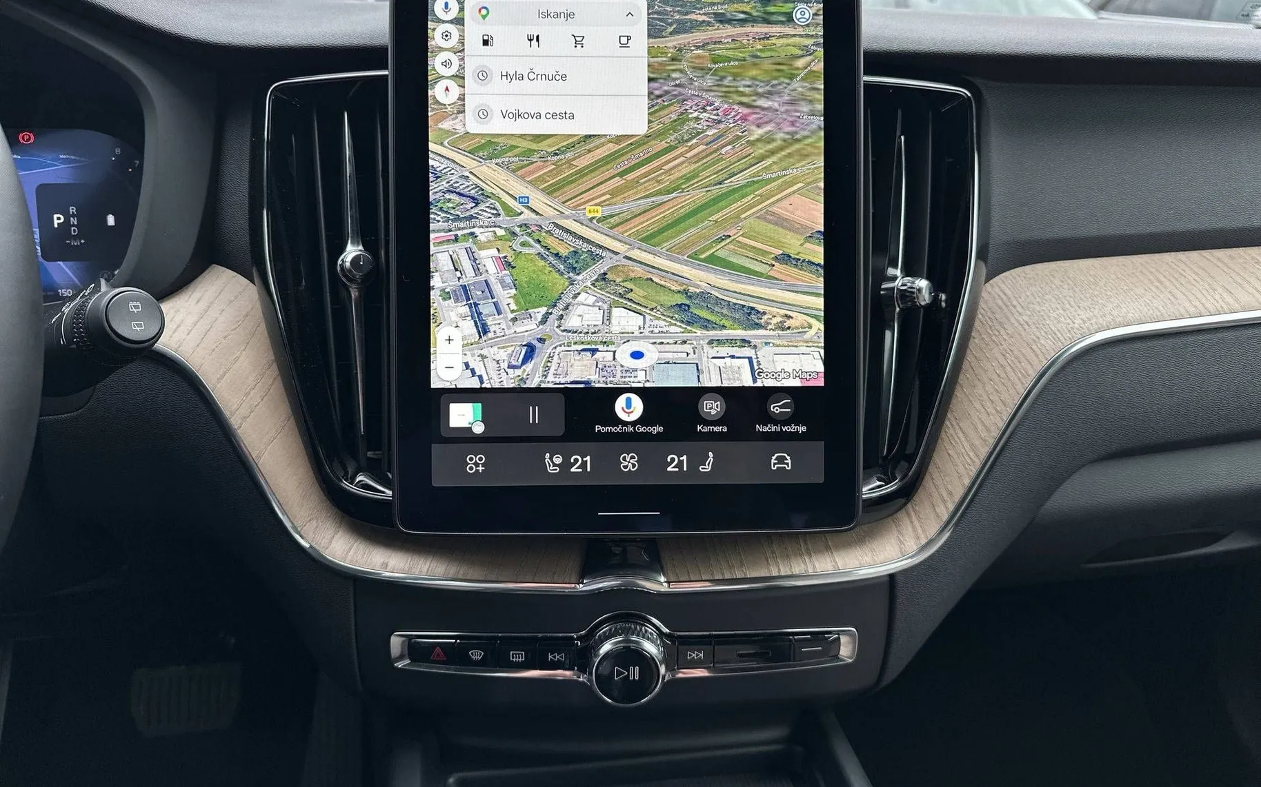 Notranja slika - Volvo XC60 - B5 P AWD Plus Dark Avt. - 18