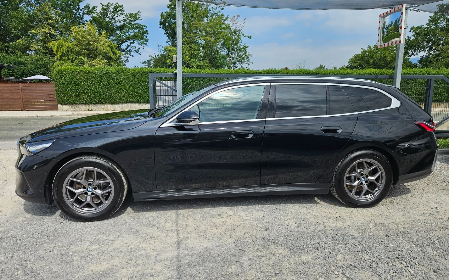 Zunanja slika - BMW serija 5 Touring: - 520d  AT   1.LASTNIK SLO VIRTUAL  LED - 6