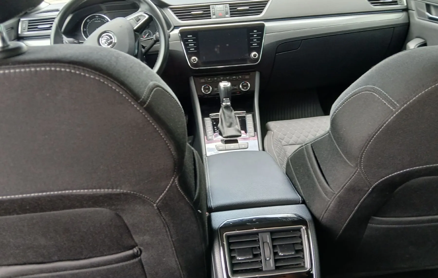 Zunanja slika - Škoda Superb - 2.0 TDI Active Combi DSG 110 kW - 4