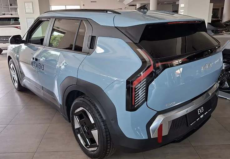 Zunanja slika - KIA EV3 - 58.3 kWh baterija. 150 kW  204 KM  Sky - 6