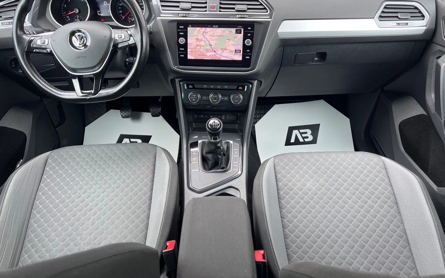 Notranja slika - Volkswagen Tiguan - 1.4 TSI+1.LAST+SLO+LED+ACC+R.KAMERA - 12