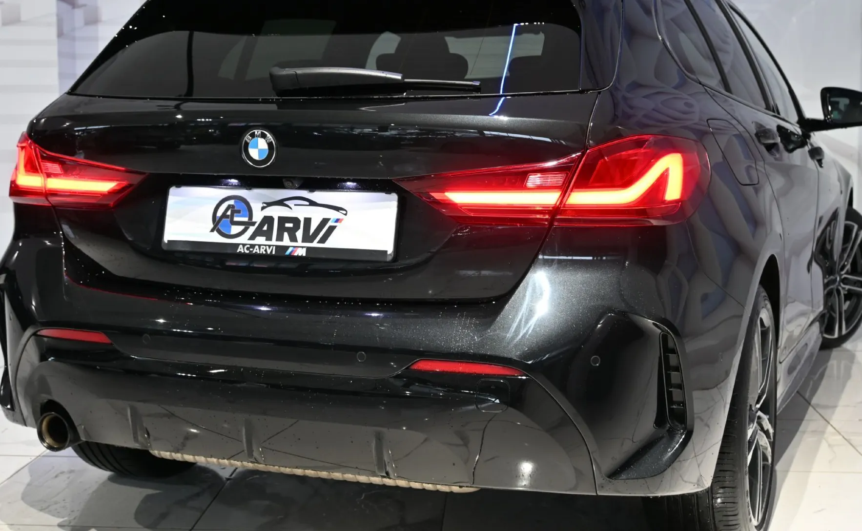 Zunanja slika - BMW Serija 1 - : 118i-M.SPORT-LANE-HARMAN-LED-AMBIENT. - 4