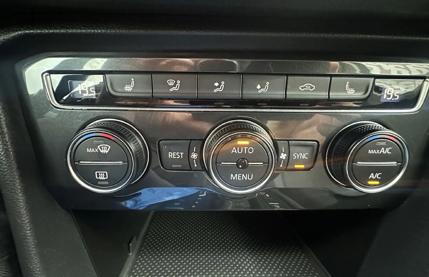 Zunanja slika - Volkswagen Tiguan - 2.0 TDI Comfort DSG.110kW.NAVI.ALU.PDC.DIZEL - 10