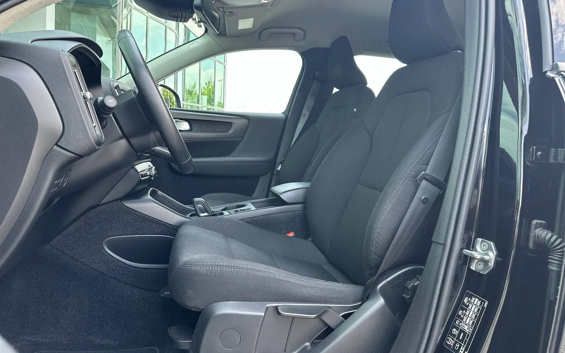 Notranja slika - Volvo XC40 - T3 Momentum Avt - 10