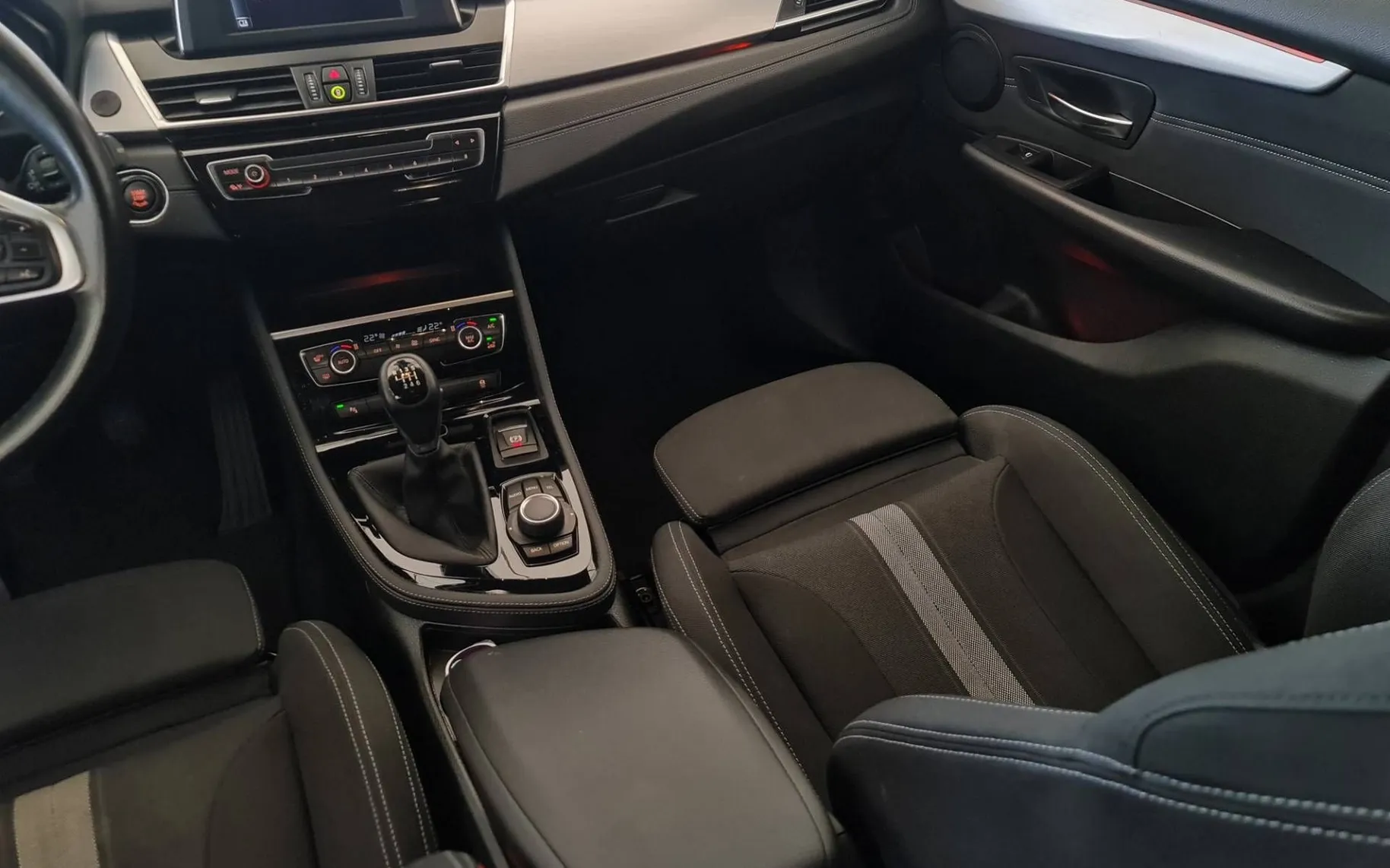 Notranja slika - BMW serija 2 Active Tourer: - serija 2  218d Active Tourer Sport Line - 12
