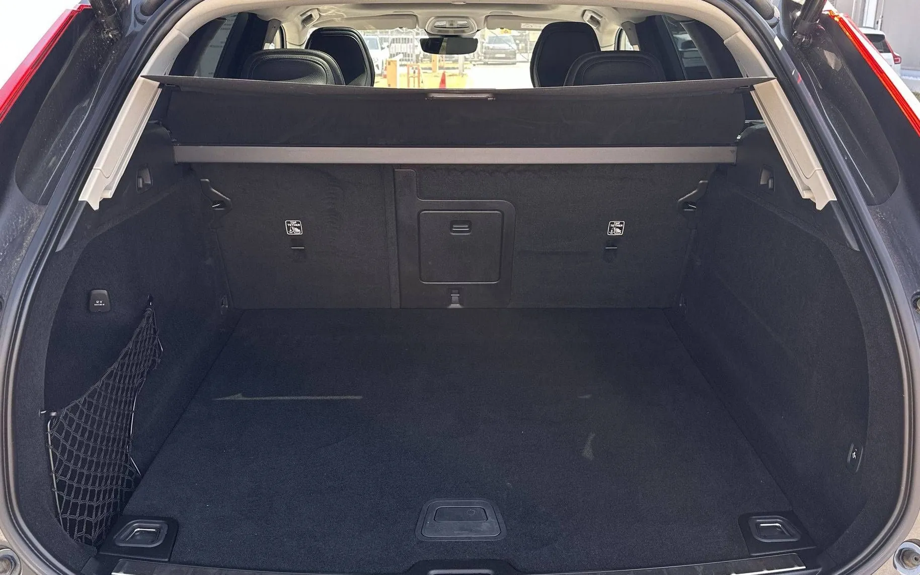 Notranja slika - Volvo XC60 - B5 INSCRIPTION Avt. LED. PANO.. KLJUKA. ACC - 12