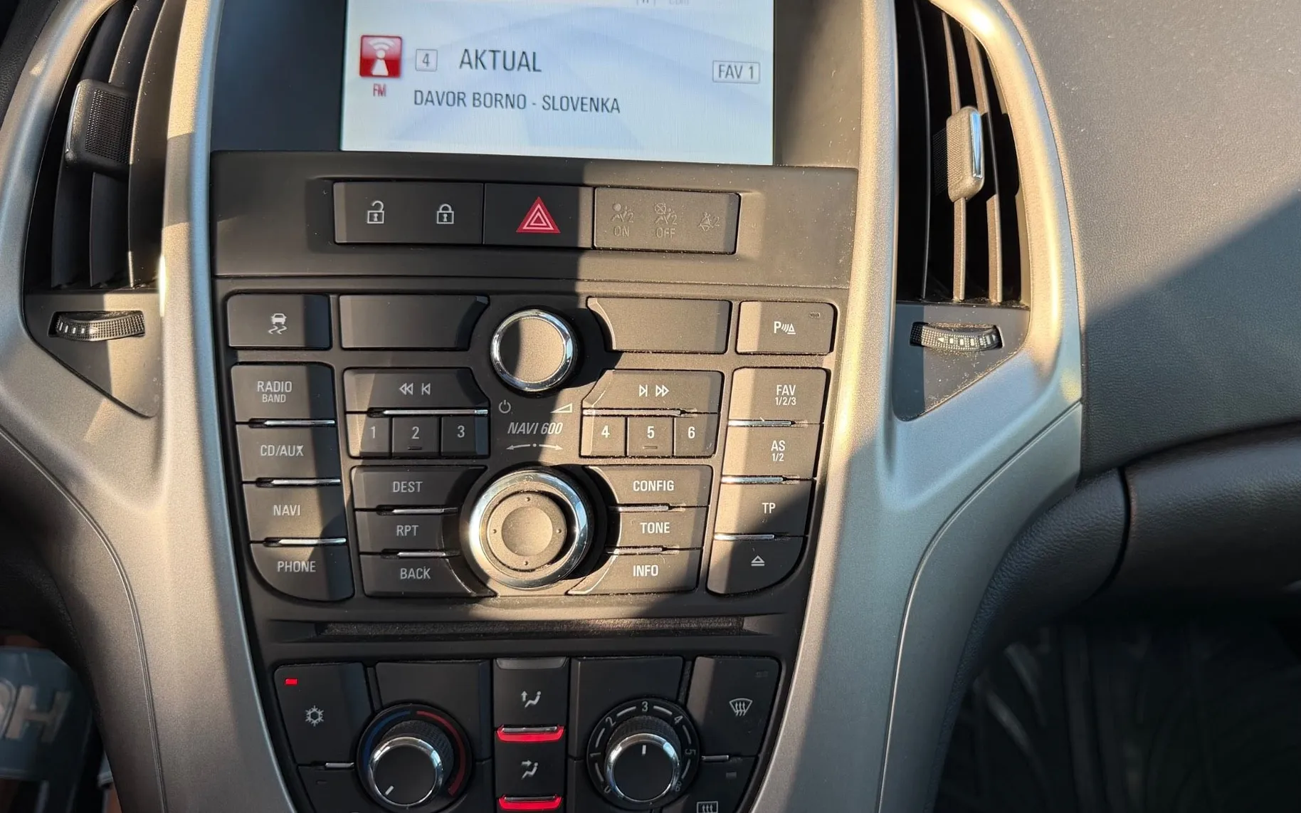 Notranja slika - Opel Astra - 1.7 CDTI-NAVIGACIJA-TEMPOMAT-SERVISNA KNJIGA-PDC - 8
