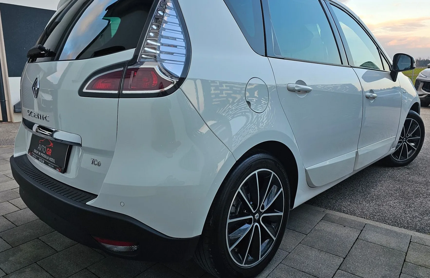 Zunanja slika - Renault Scénic - Scenic 1.2 16v-BOSSE-Le 159.000km-Odličen- Tempo.- - 9