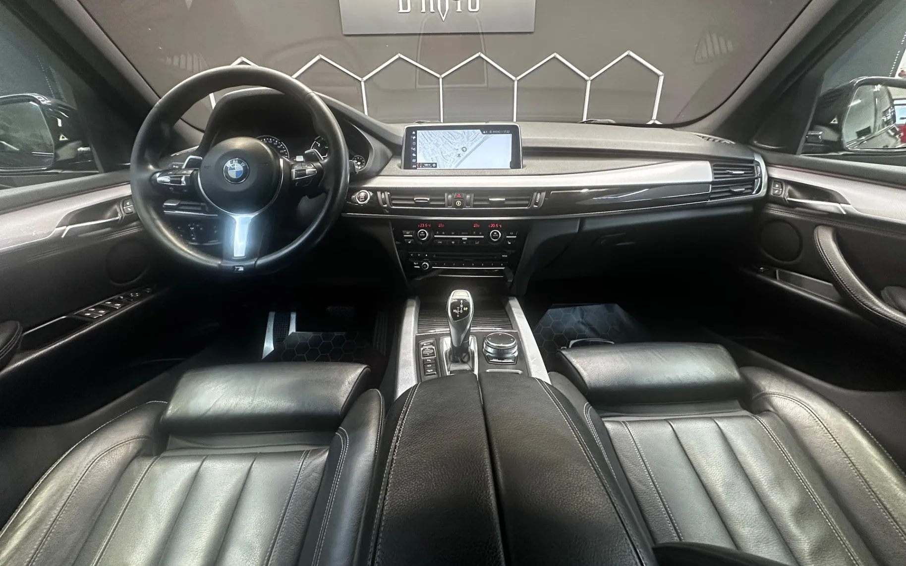 Notranja slika - BMW serija X5: - xDrive30d M Sport-HUD-SOFT CLOSE-360° -ACC-VIRTUAL - 8