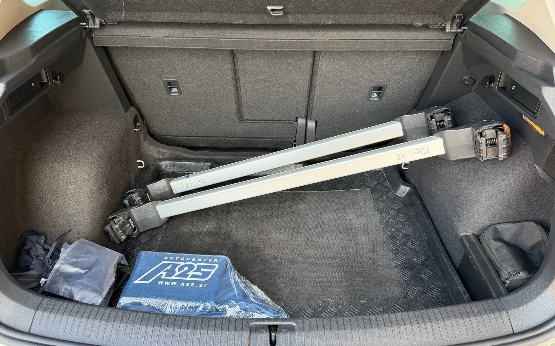 Notranja slika - Volkswagen Tiguan - 2.0 TDI Comfortline Kamera - LED - Kljuka... - 9