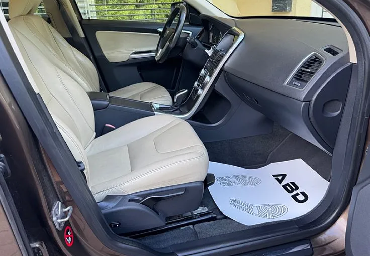 Zunanja slika - Volvo XC60 - AWD D5 Summum AUT 1.LASTNIK KAMERA MEMORY VIRTUAL - 10