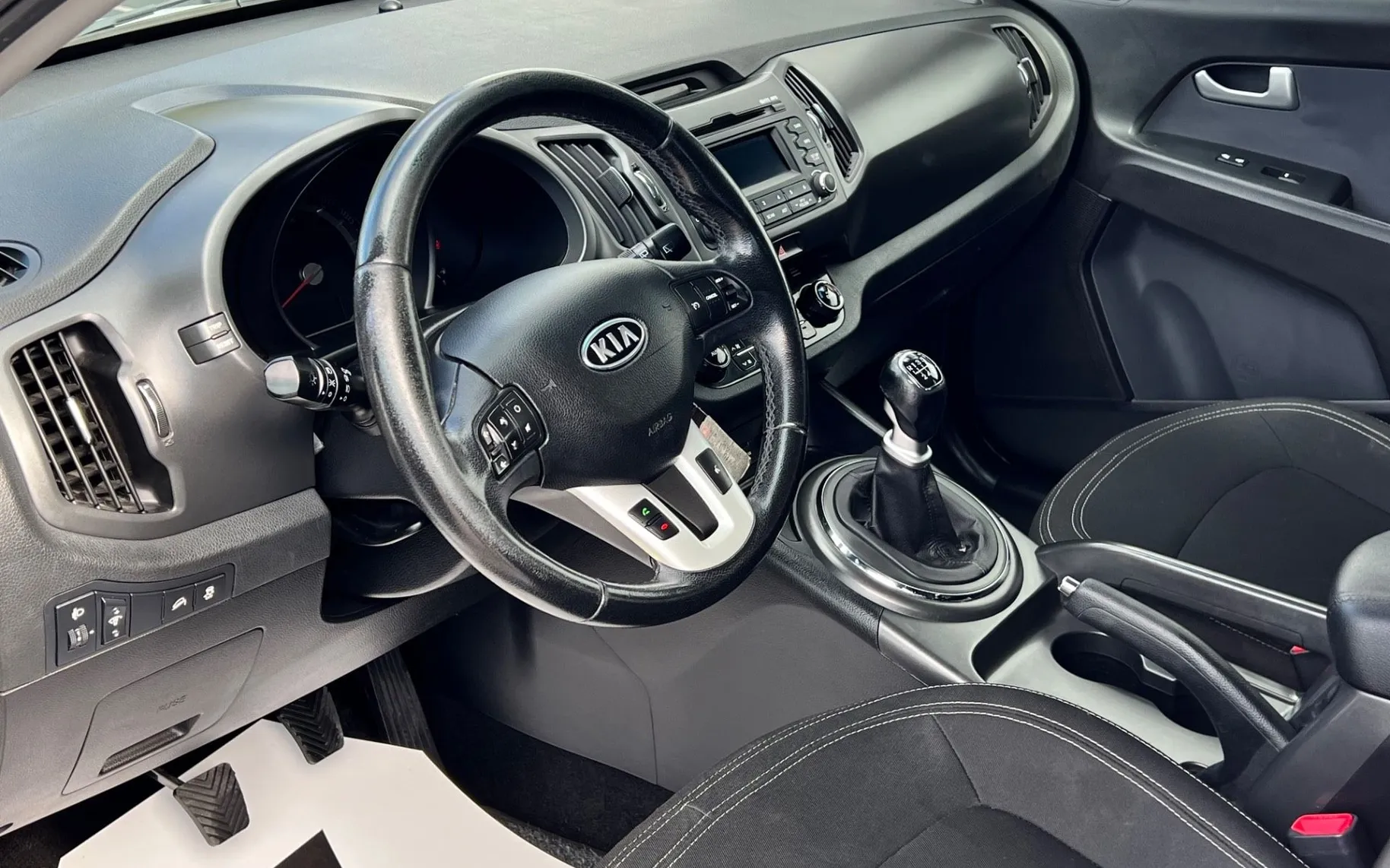 Notranja slika - KIA Sportage - 1.7 CRDi+SLO+ALU+PDC+USB - 10