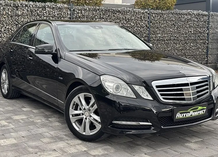 Zunanja slika - Mercedes-Benz E-Razred - E 220 CDI AVANTGARDE AVT GR SED NAVI PDC ACC - 1