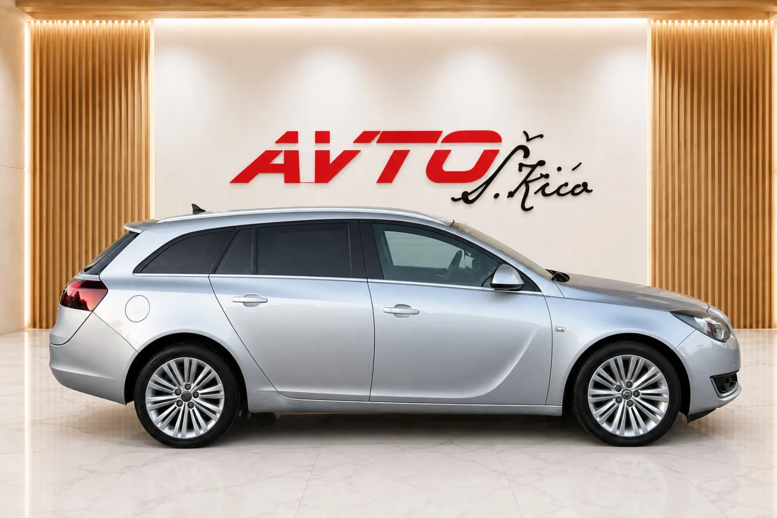Zunanja slika - Opel Insignia - 2.0 CDTI-XENON-SPORT-NAVI-PD0-GRETJE SED-ODLIČEN - 4