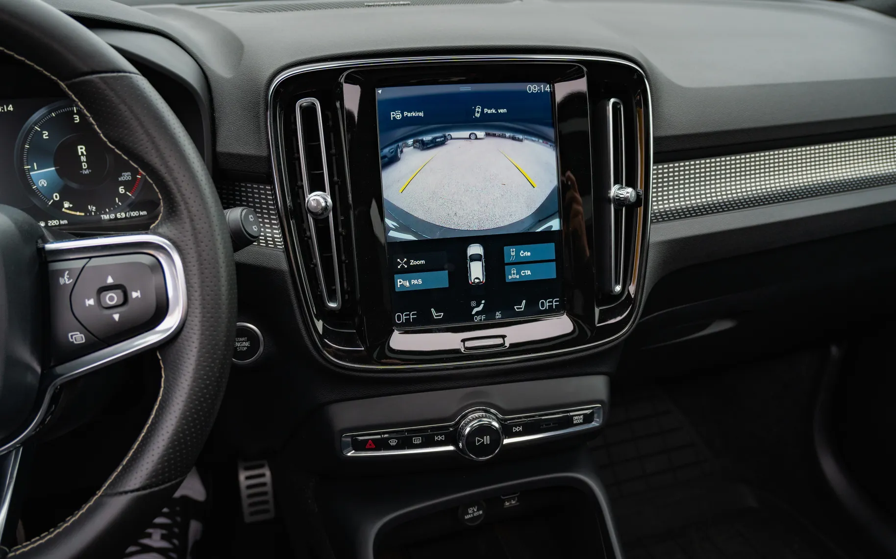 Notranja slika - Volvo XC40 - T4 AWD R-Design Avt. - 11