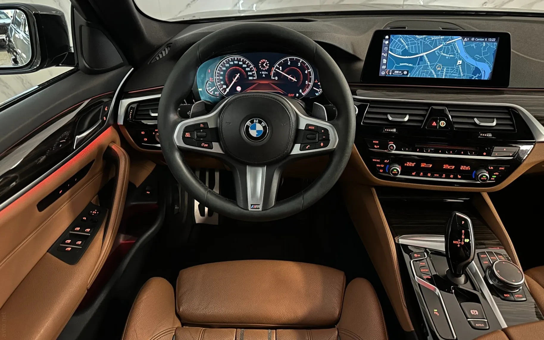 Notranja slika - BMW serija 5: - 530d xDrive |M-Sport|Pano|4WS|Kamera|HUD|Memory| - 10