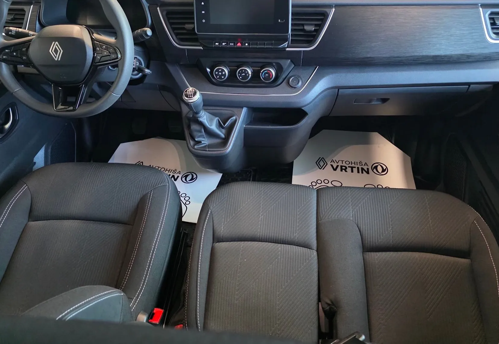 Zunanja slika - Renault Trafic Grand Intense - 2.0 dCI - 17