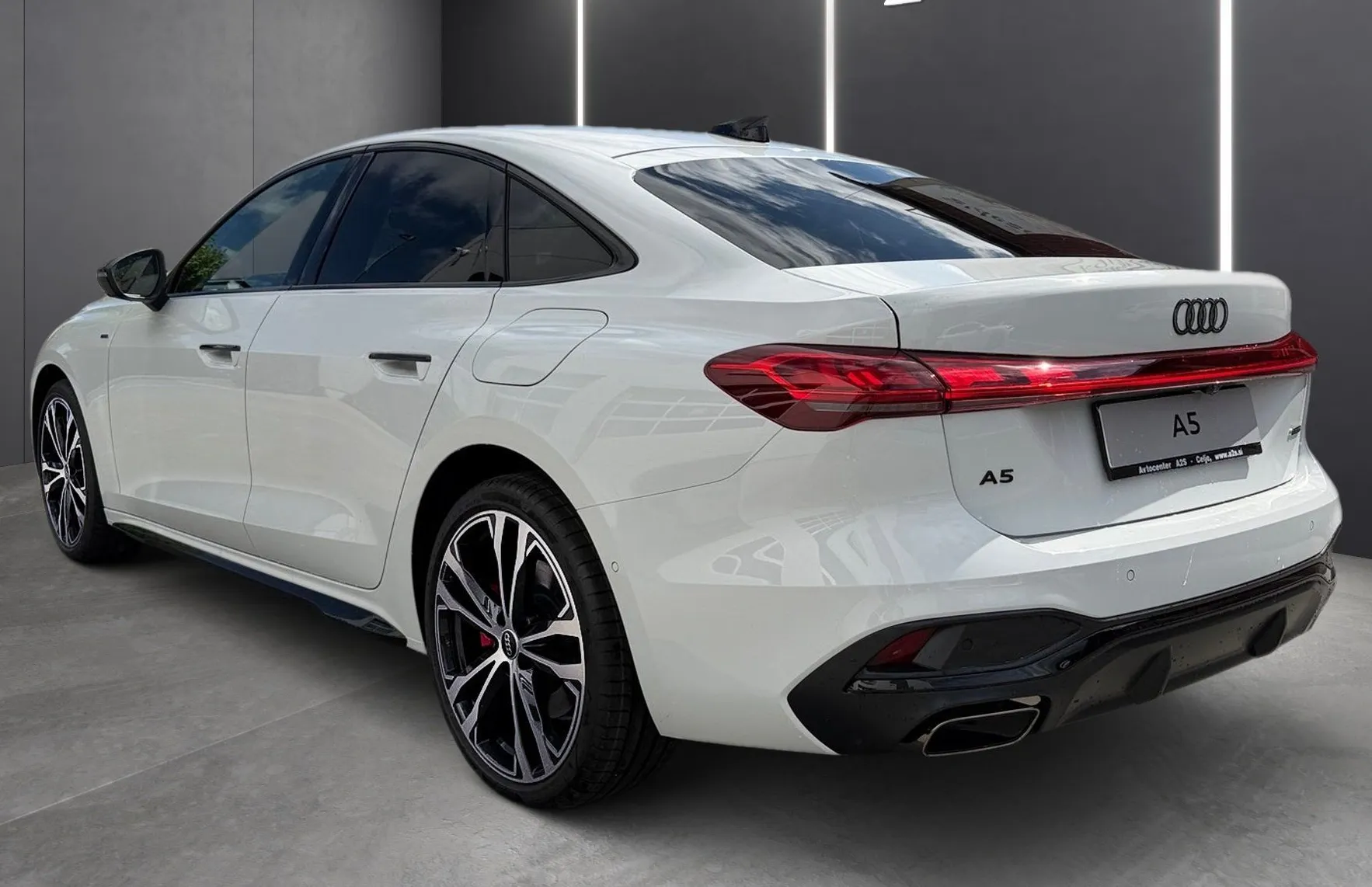 Zunanja slika - Audi A5 - e-hybrid quattro Business S tronic 220kW - 4
