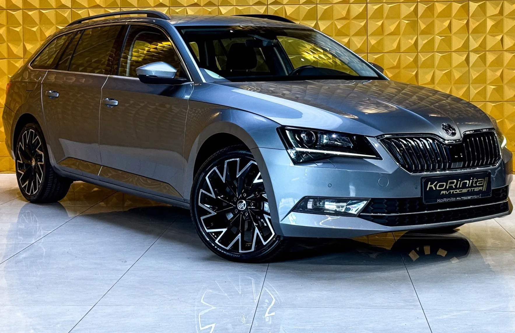 Zunanja slika - Škoda Superb - 2.0 TDI 4X4-MEMORY-GRETJE-Bi XENON - 3