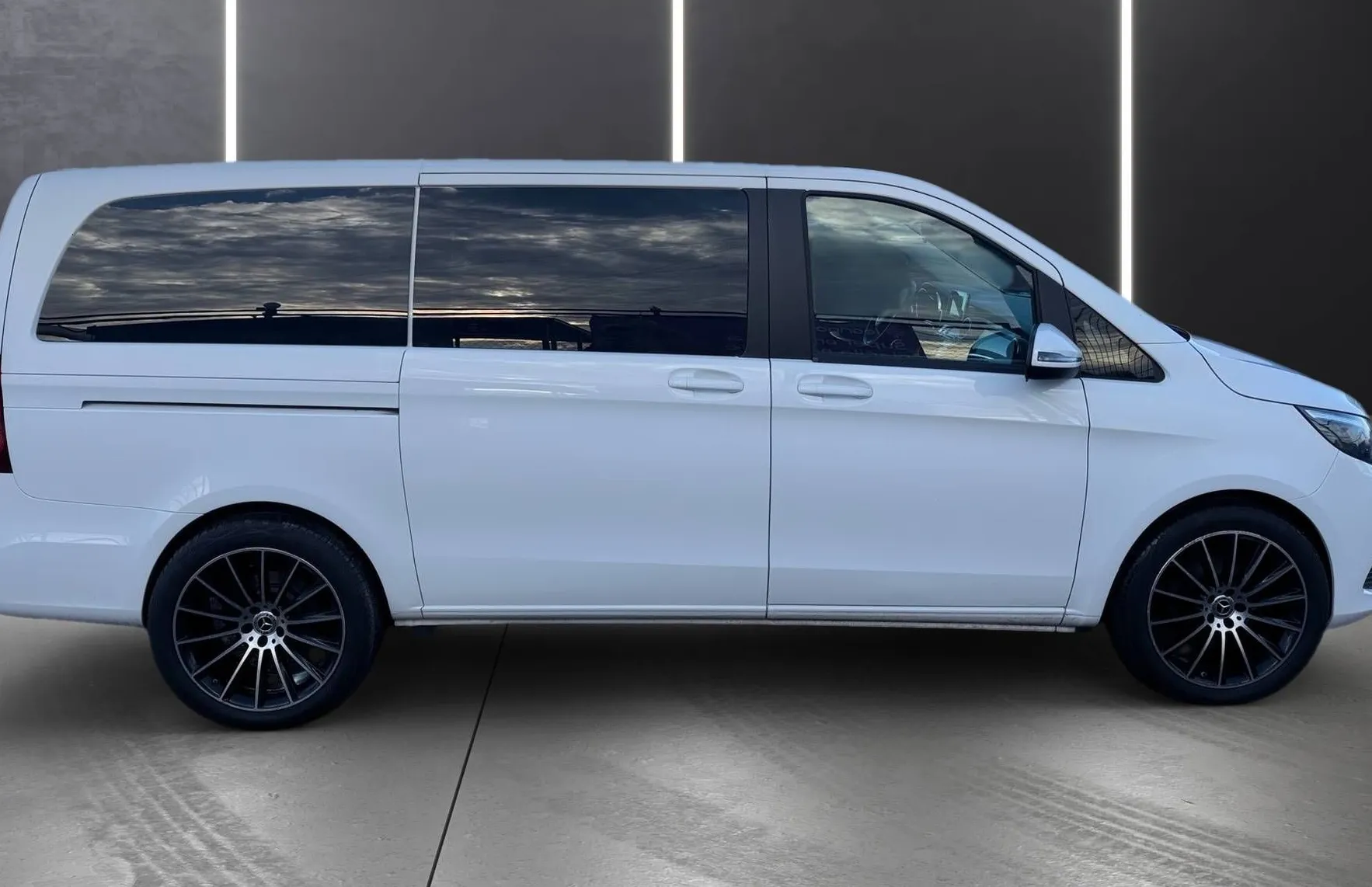 Zunanja slika - Mercedes-Benz V-Razred - V 200d SLO VOZILO NAVI PDC TEM KAMERA 1LASTNIK TOP - 8
