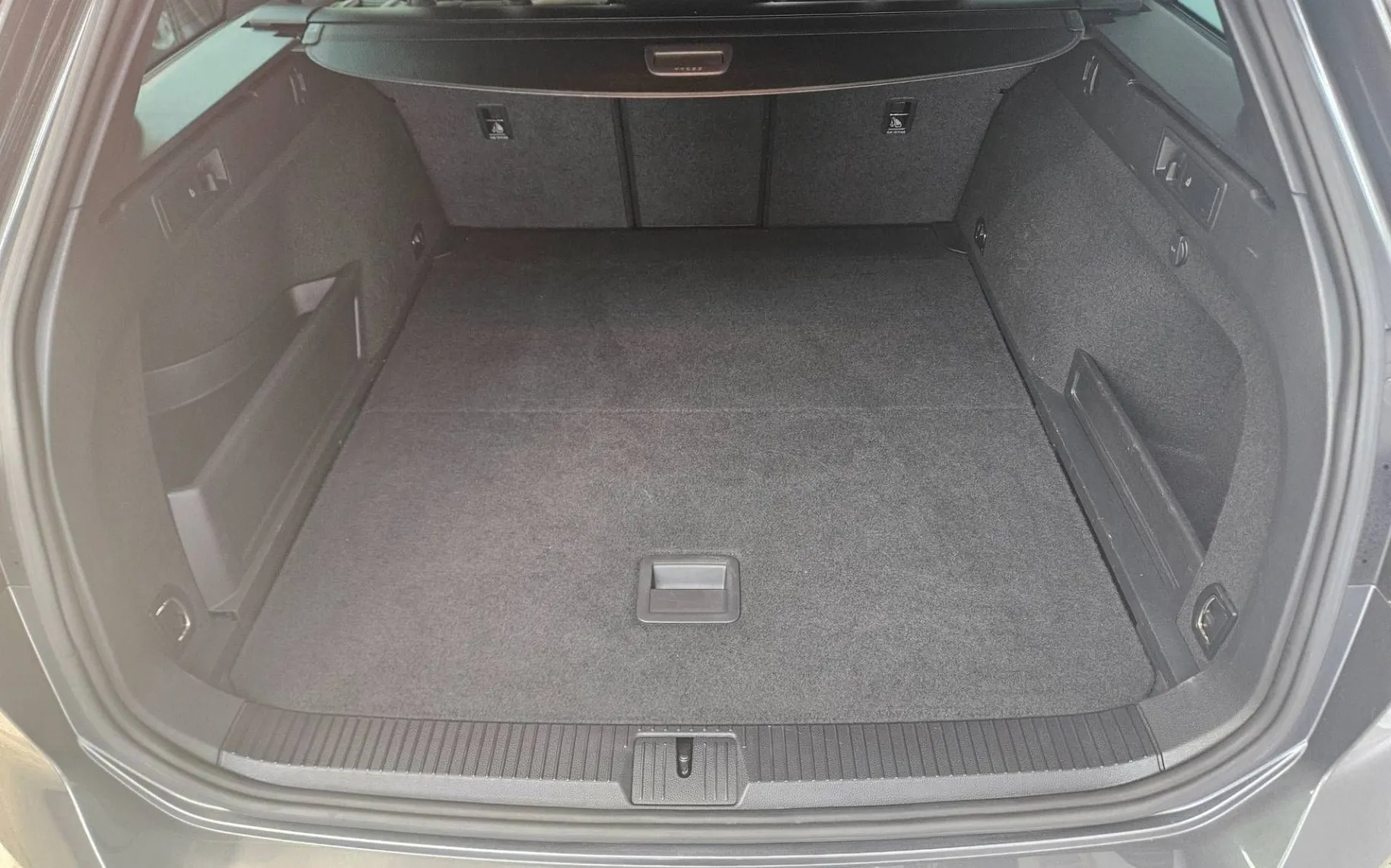 Notranja slika - Volkswagen Passat Variant - 4motion 2.0 TDI BMT R-Line Edition DSG... - 11