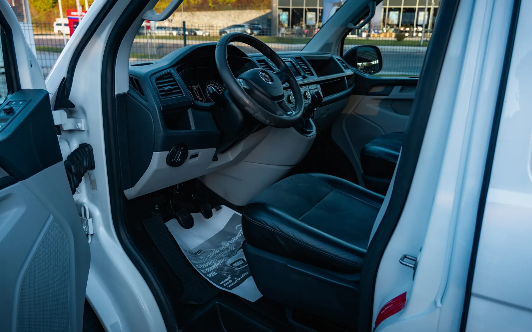 Notranja slika - Volkswagen Transporter - T6 Kombi 7+1 2.0 TDI - 7