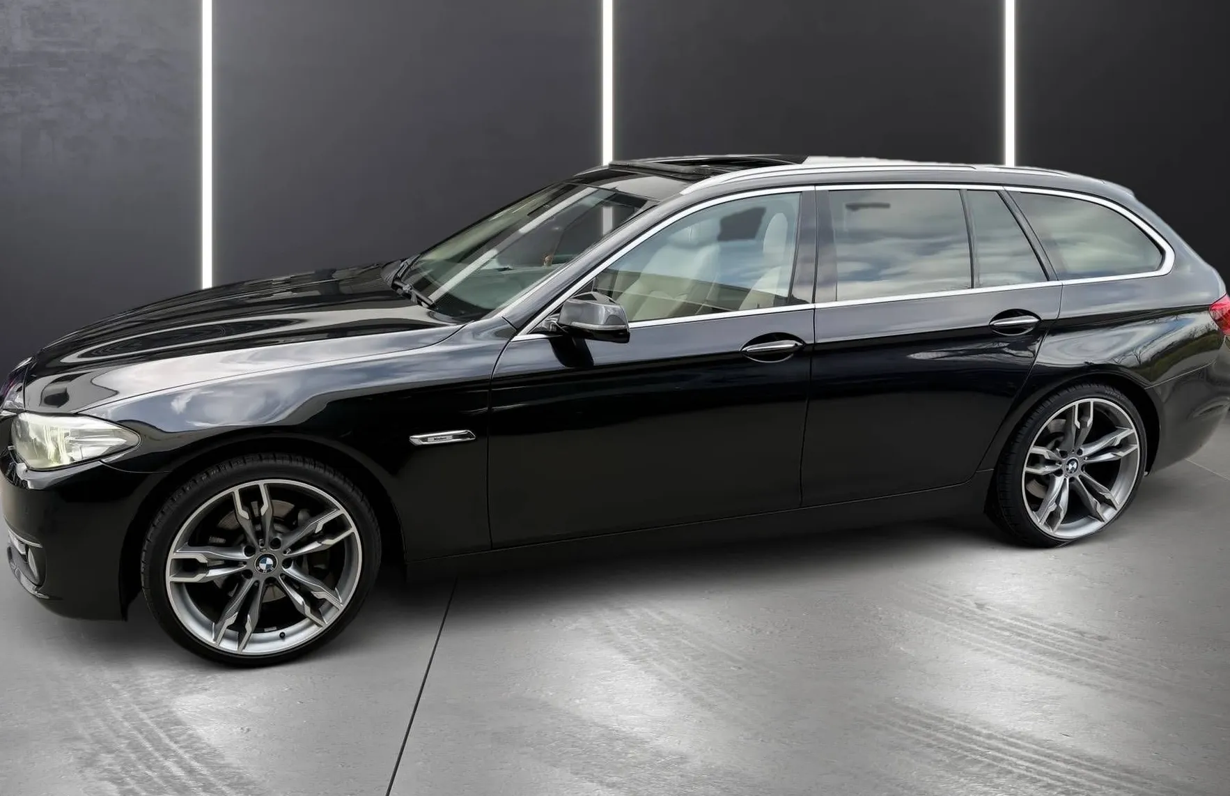 Zunanja slika - BMW Serija 5 - Touring: 525d xDrive BI-XENON ACC NAVI PDC PANO KAM TOP - 4