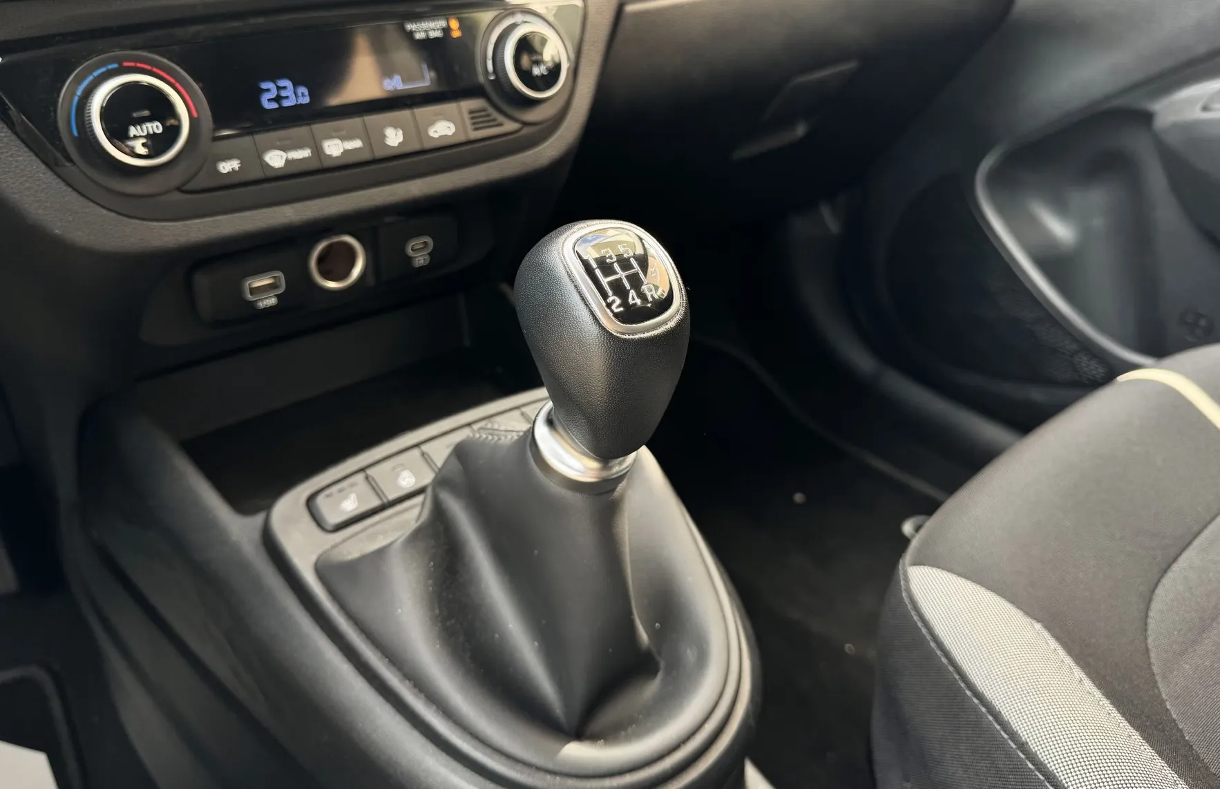 Zunanja slika - Hyundai i10 - 1.0 SLUŽBENO VOZILO - 11