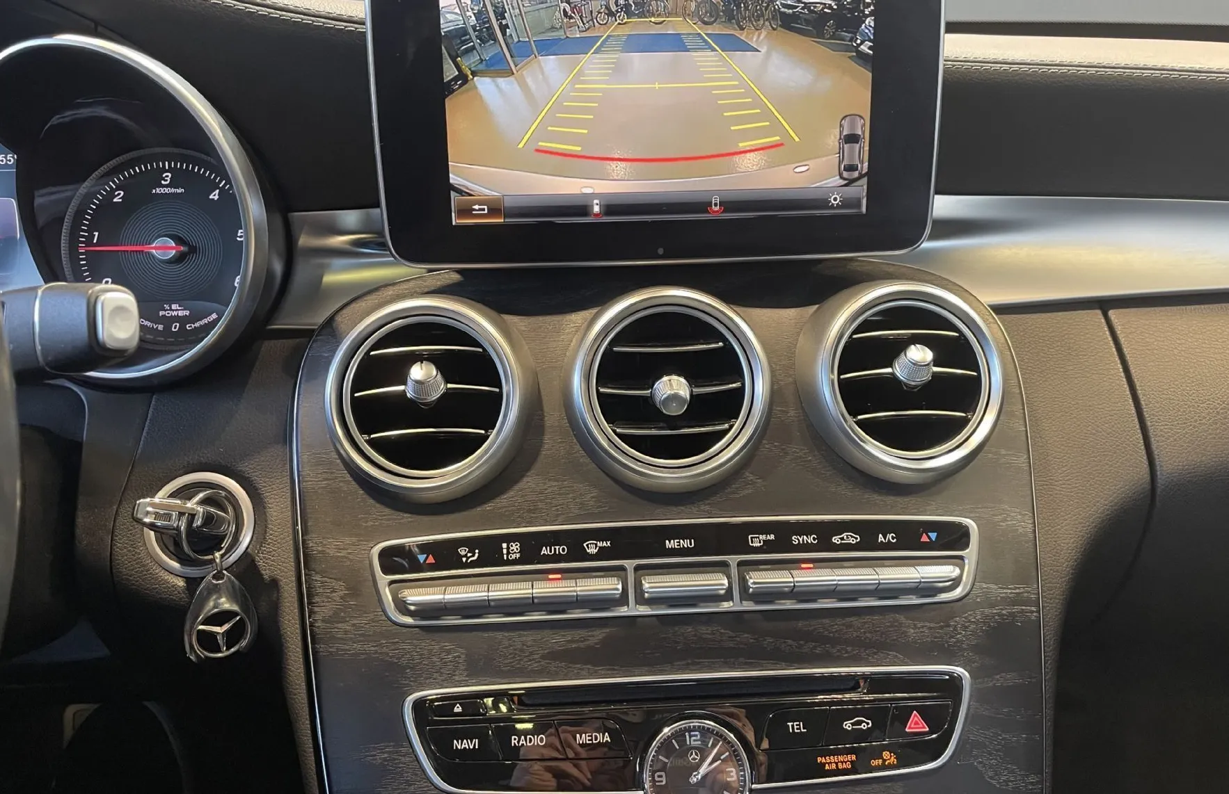 Zunanja slika - Mercedes-Benz C-Razred - AVANTGARDE-HEAD UP-PANO-LED-NAVI-KAMERA-ALU - 17